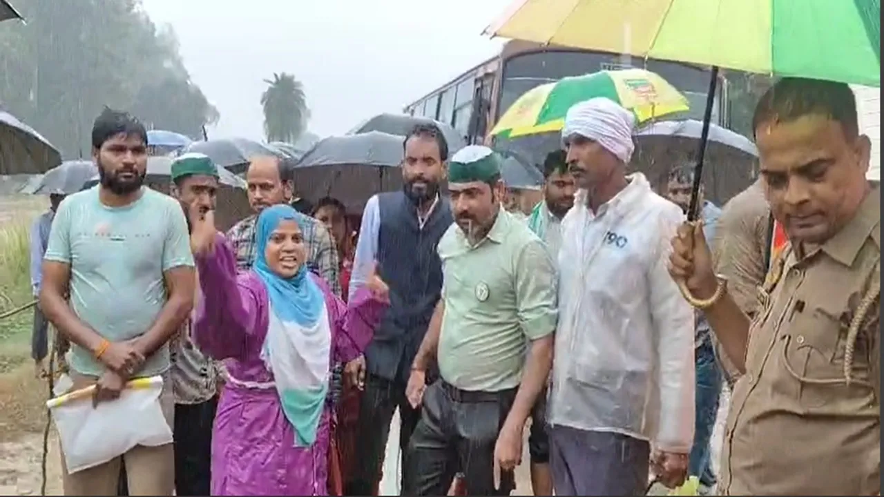 अमेठी : बिना नोटिस के जुतवा दिया किसानों की 60 एकड़ फसल, नाराज किसान सड़क पर उतरे, हाईवे किया जाम
