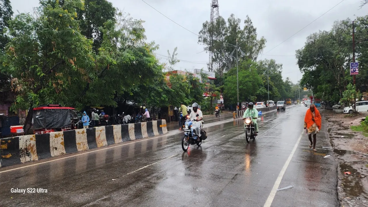 बाराबंकी वेदर अपडेट : बेमौसम बारिश से गिरा पारा बढ़ी ठंडक, किसान बेहाल