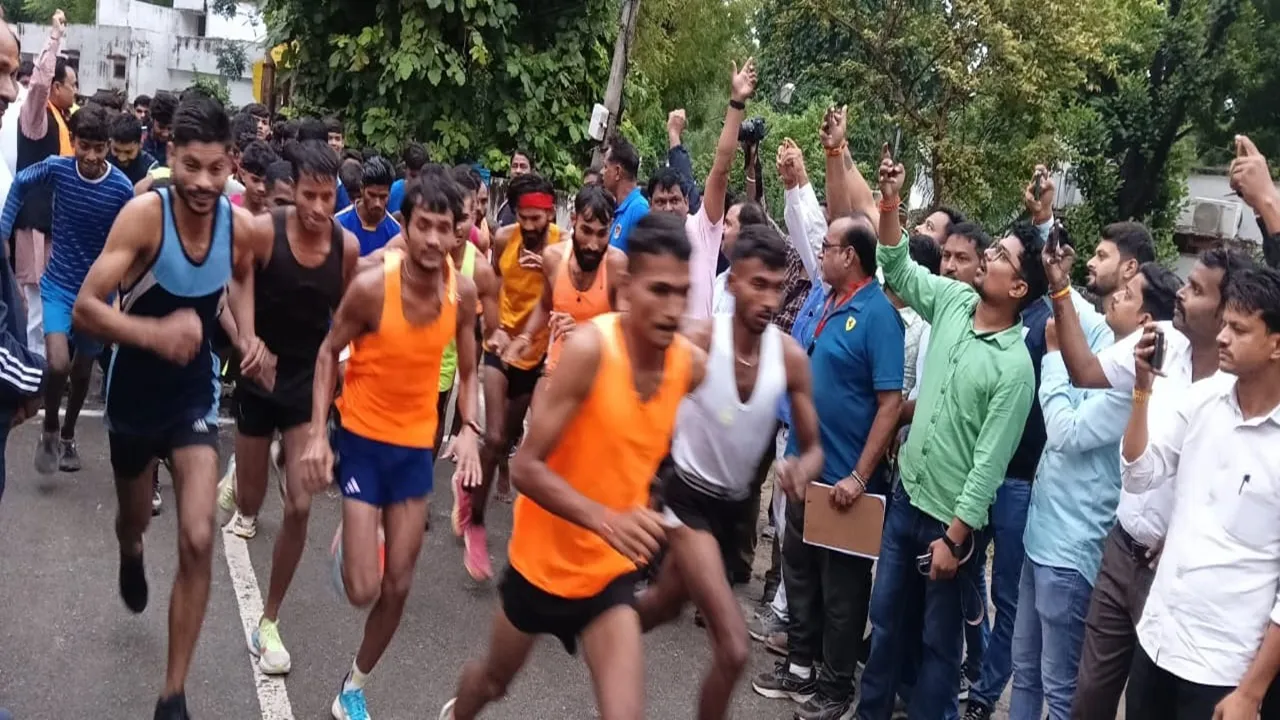 सुलतानपुर : सरदार पटेल की याद में धावकों ने दौड़कर एकता का दिया संदेश