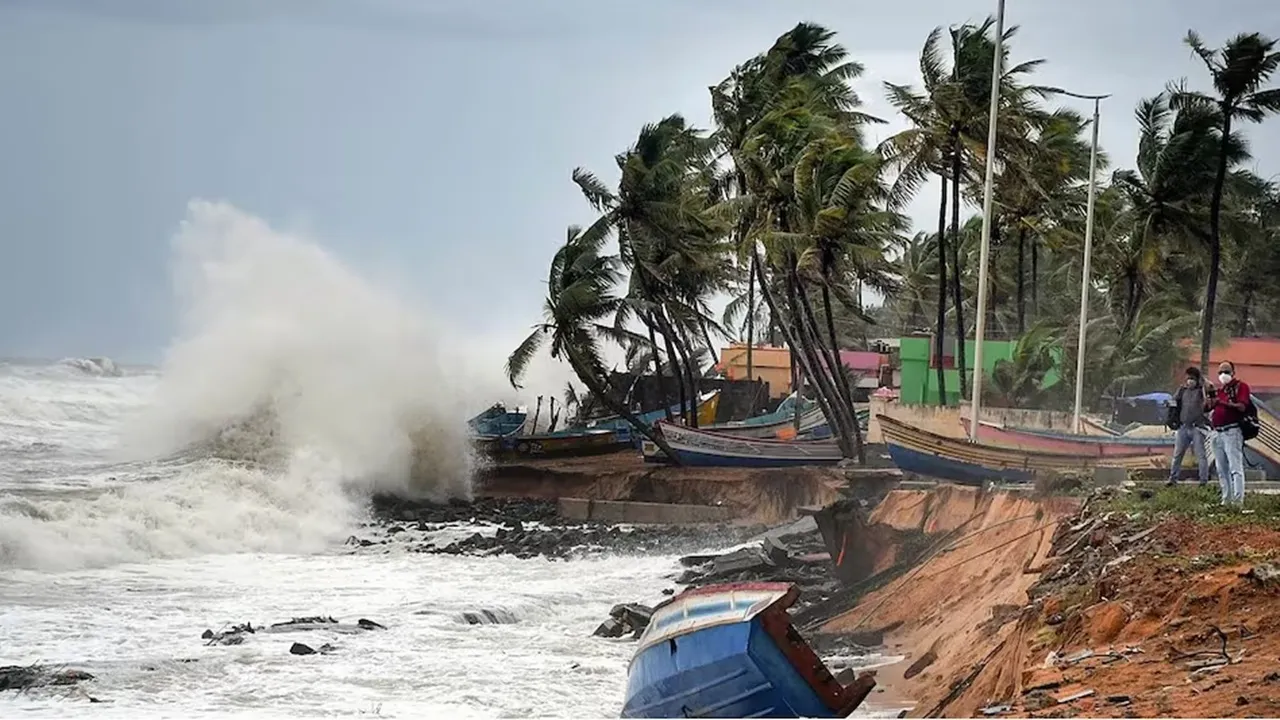 Cyclonic Montha : आंध्र प्रदेश में चक्रवात ‘मोंथा’ ने मचाई भारी तबाही, बोले सीएम- 5,265 करोड़ रुपये का हुआ नुकसान