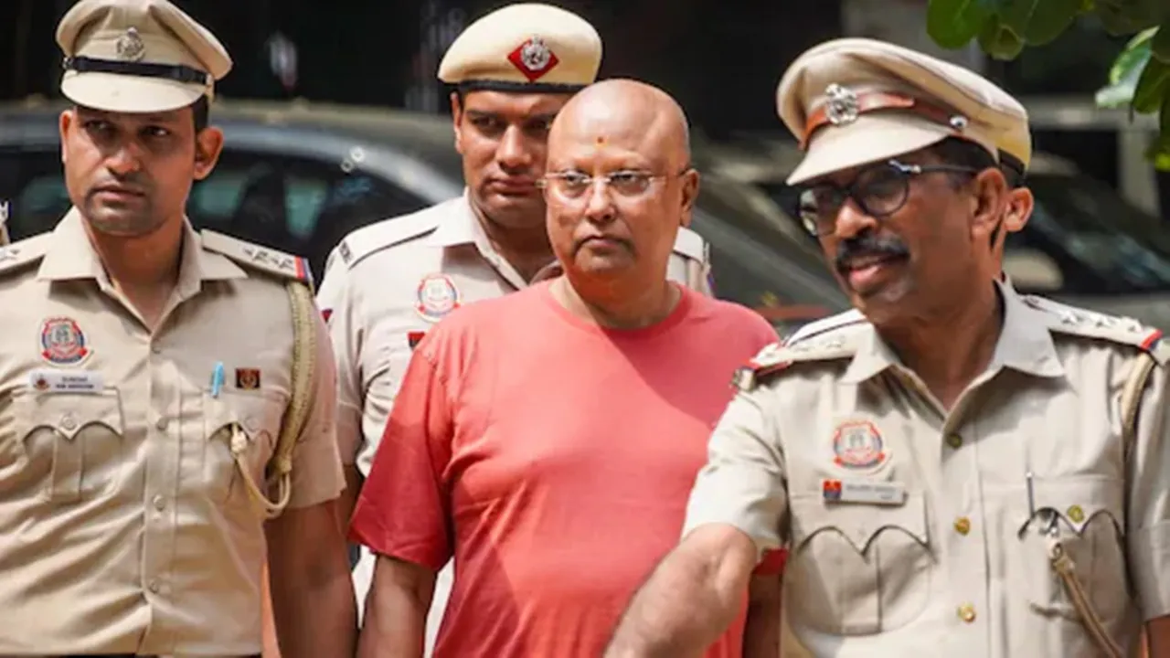 Chaitanyananda Saraswati:  कोर्ट ने चैतन्यानंद को 14 दिन की न्यायिक हिरासत में भेजा, CCTV मॉनिटरिंग ऐप के जरिए छात्राओं पर रखता था नजर