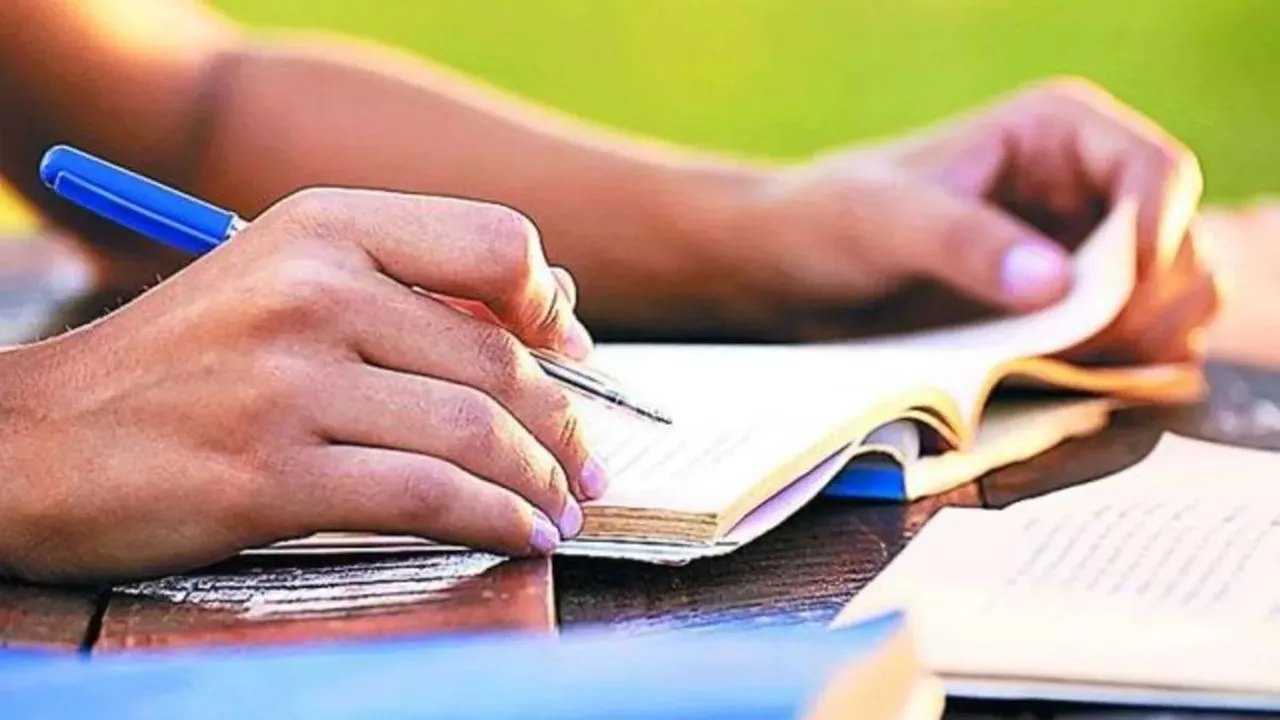 यूपी में पढ़ाई पर संकट! वित्तीय अनुदान की कमी से 4 सरकारी डिग्री कालेजों का भविष्य अधर में 