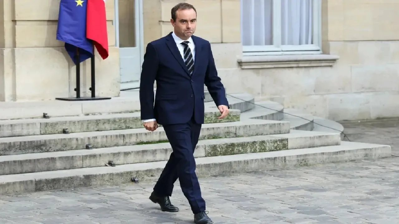  French PM Resigns :  सेबेस्टियन लेकोर्नू ने फ्रांस के प्रधानमंत्री पद से दिया इस्तीफा, एक महीने पहले ही बने थे पीएम 