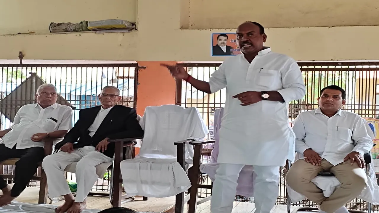 सुलतानपुर : साधु-संतों व सनातन पर अभद्र टिप्पणी करने वाले शिक्षक पर केस दर्ज 