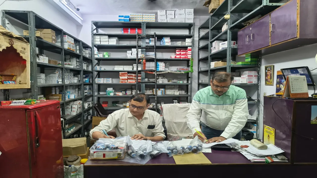  कानपुर: बच्चों की कफ सिरप की जांच के लिए ड्रग विभाग ने एकत्र किए नमूने