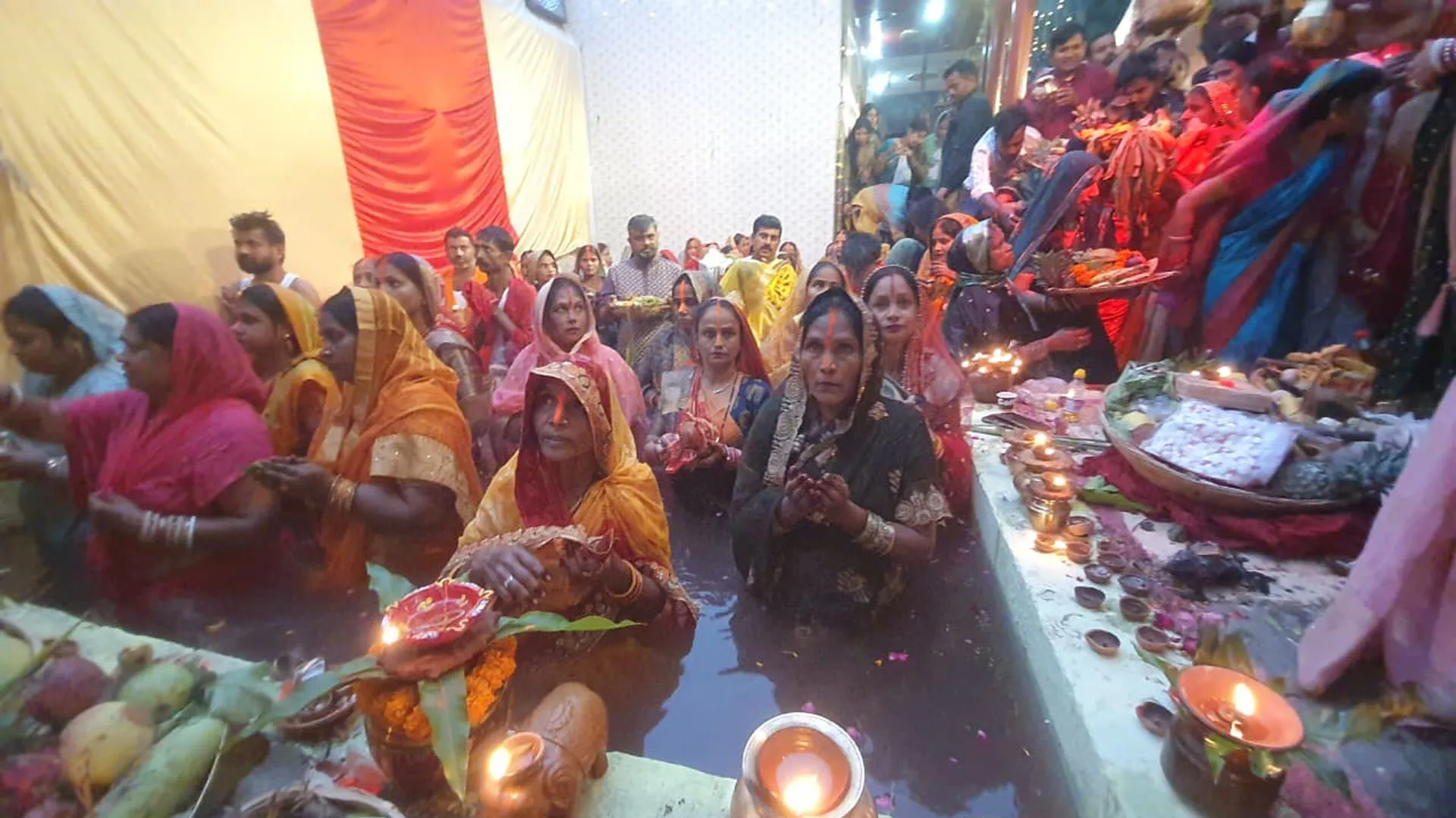 छठ पूजा : उगते सूर्य को अर्घ्य देकर 36 घंटे बाद निर्जला व्रत खोला