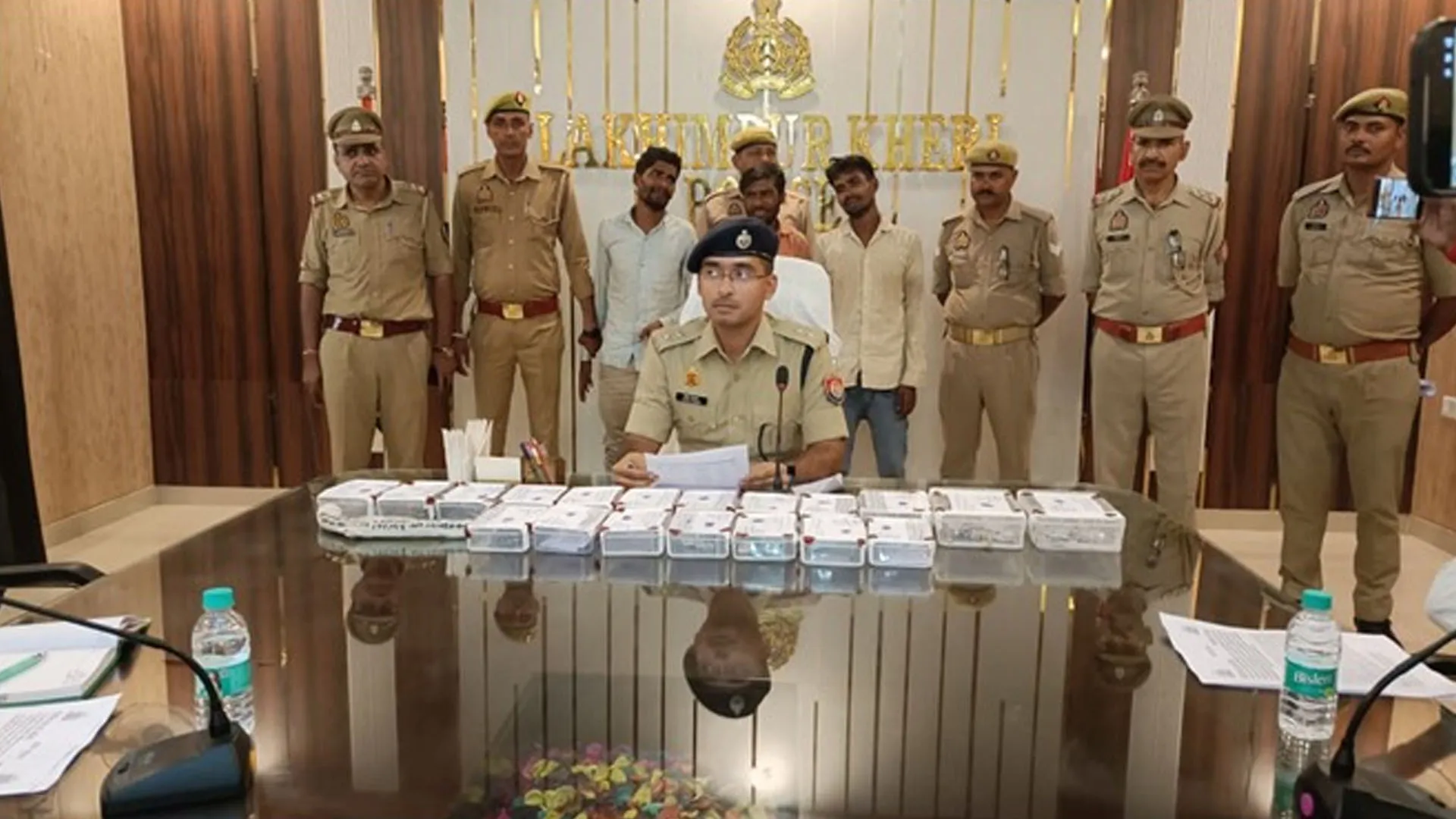 लखीमपुर खीरी: 2 लाख के माल के साथ अन्तर्जनपदीय नकबजनी गिरोह के तीन सदस्य गिरफ्तार