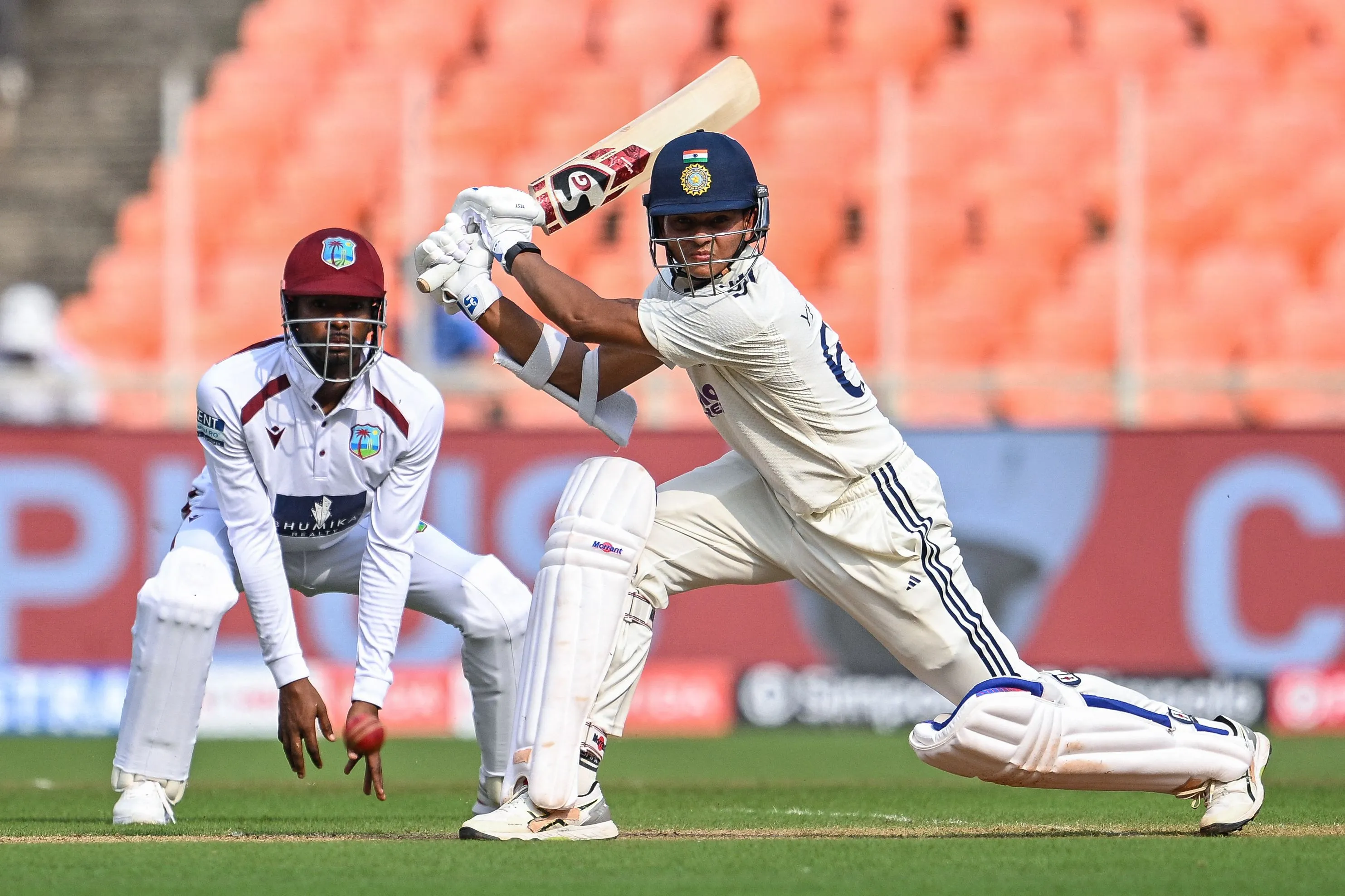 अहमदाबाद टेस्ट : टीम इंडिया ने पहले ही दिन कसा शिकंजा, सिराज व बुमराह ने मेहमानों को पहली पारी में 162 पर समेटा