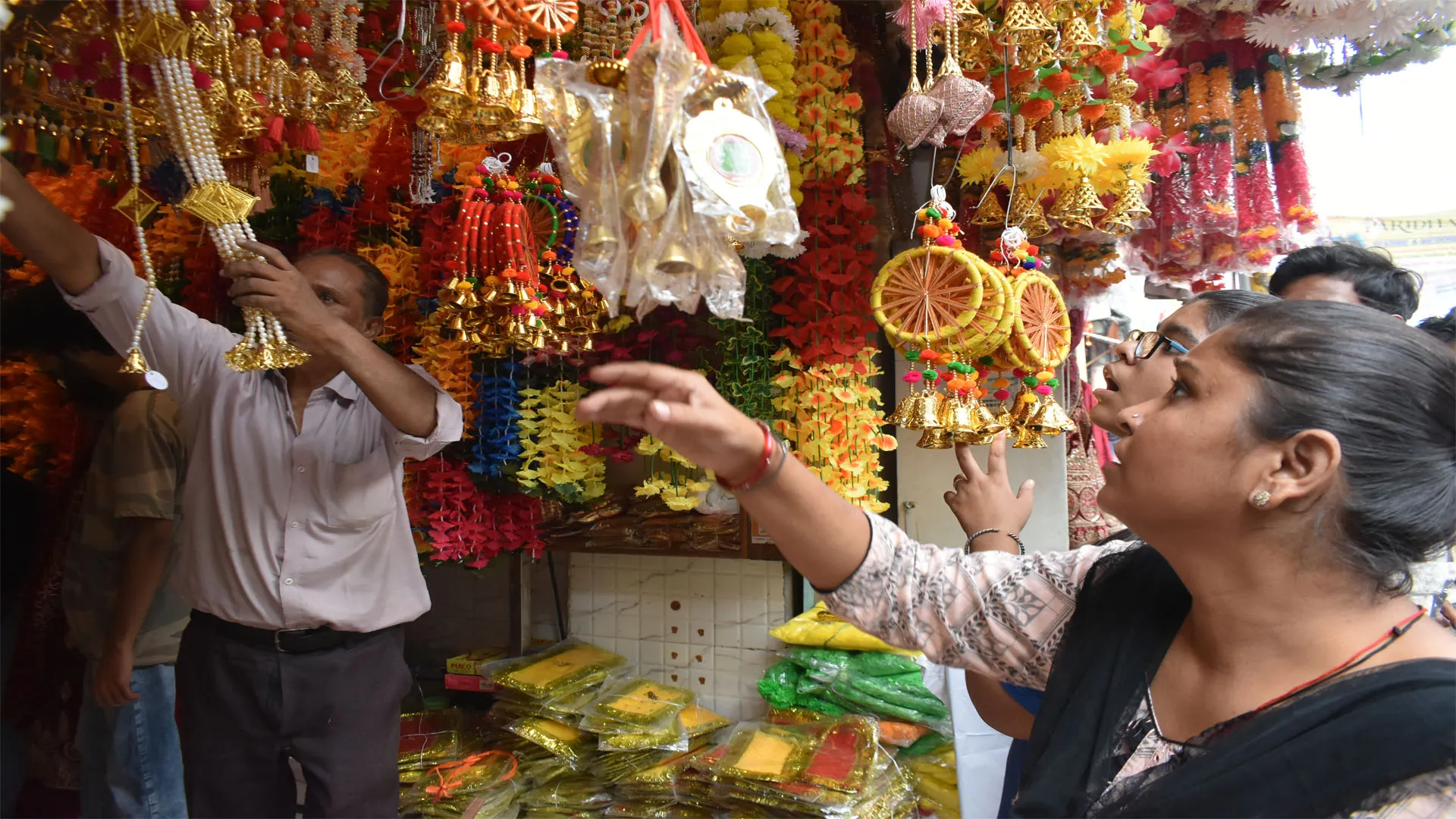 Bareilly : स्थिर वस्तुएं आज खरीदें, अस्थिर के लिए कल का दिन रहेगा शुभ
