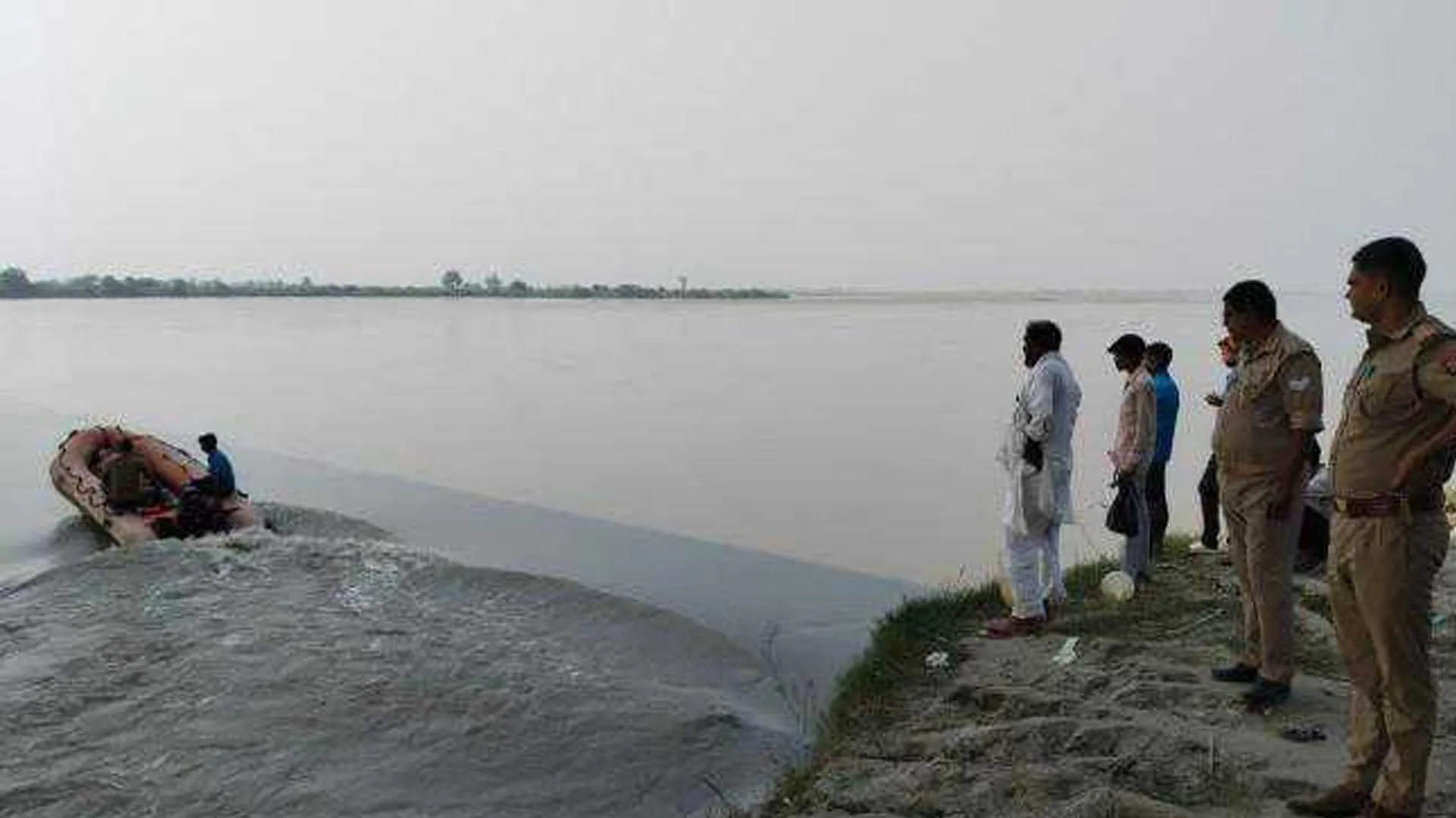 UP : पत्नी ने फांसी लगाकर दी जान तो शारदा नदी में कूदा पति...NDRF कर रही तलाश