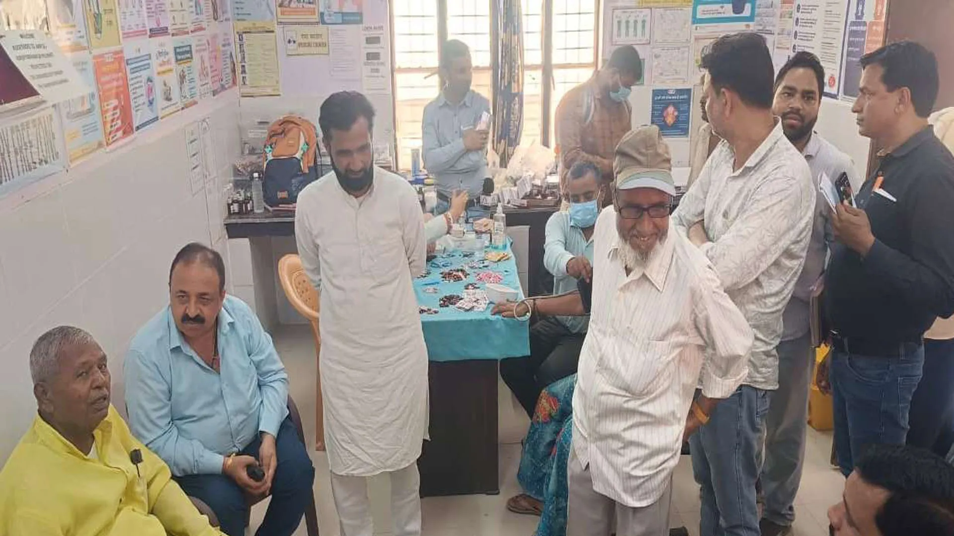 पीलीभीत: बुखार का कहर...मौत की संख्या पहुंची 10, एक और वृद्धा ने दम तोड़ा, पूर्व मंत्री ने परखे हालात 