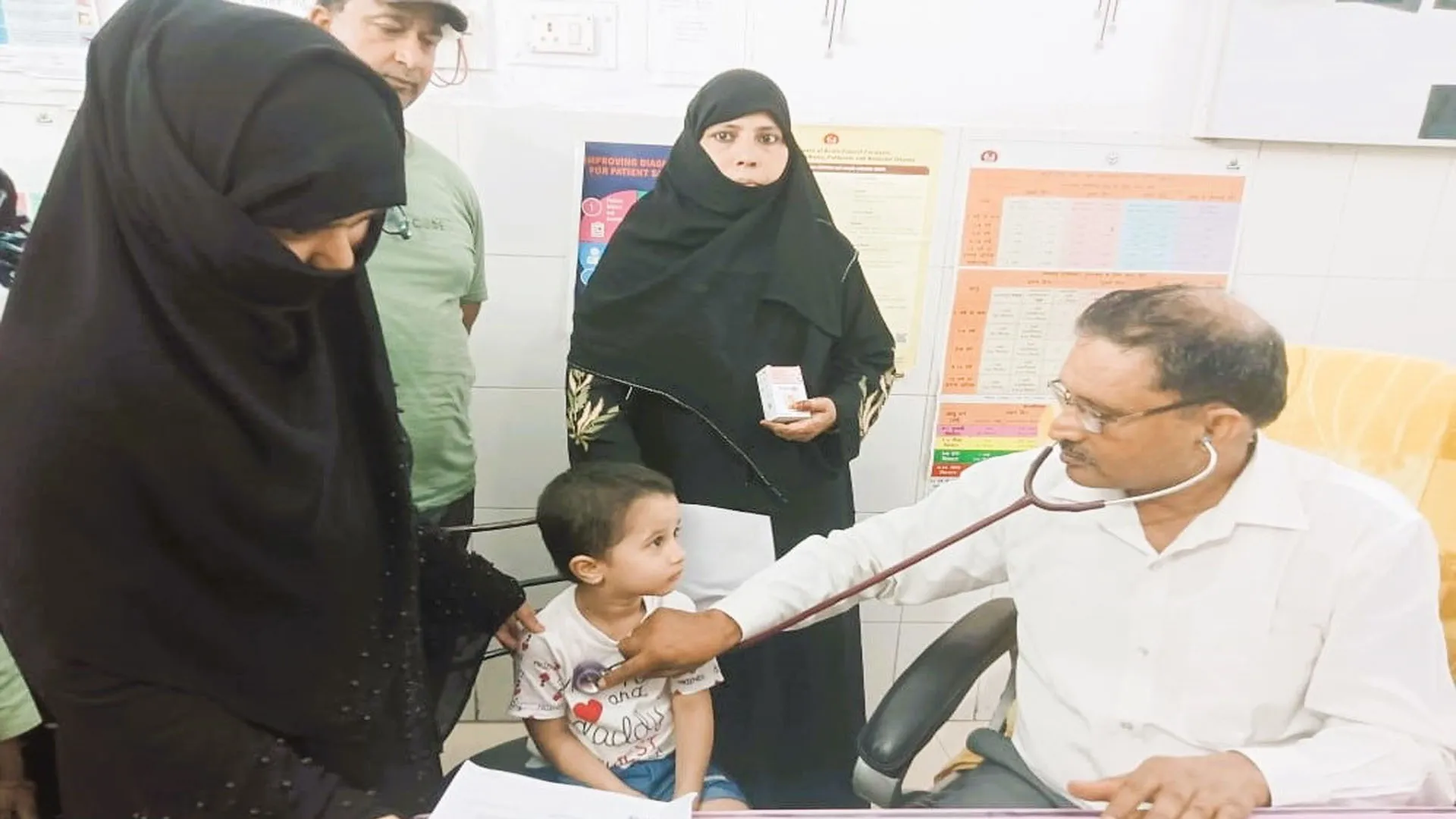 Moradabad: कफ सिरप से बच्चों की मौत के बाद सख्ती, अस्पतालों व मेडिकल स्टोर्स की होगी निगरानी