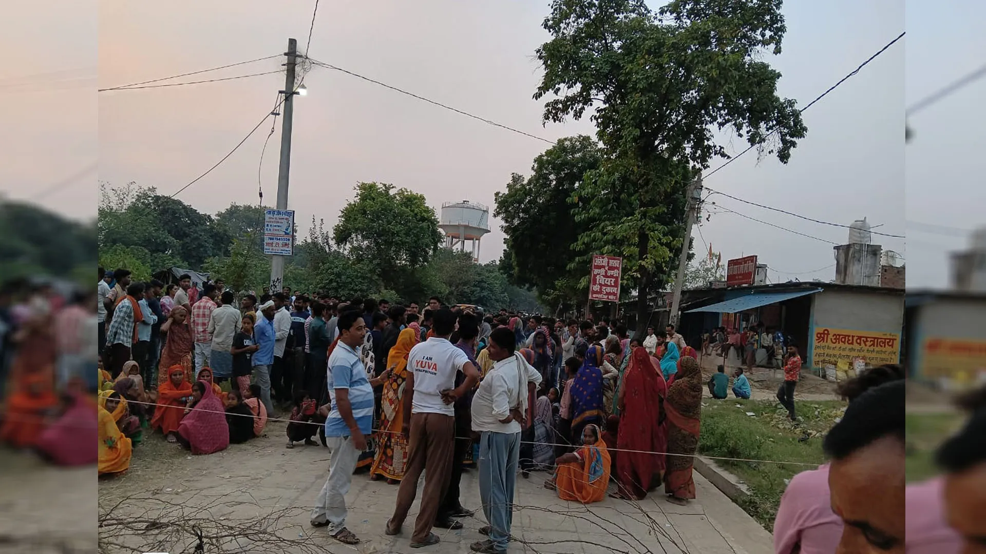 लखीमपुर खीरी : संदिग्ध मौत के बाद परिजनों ने सड़क पर रखा शव, तीन घंटे तक जाम