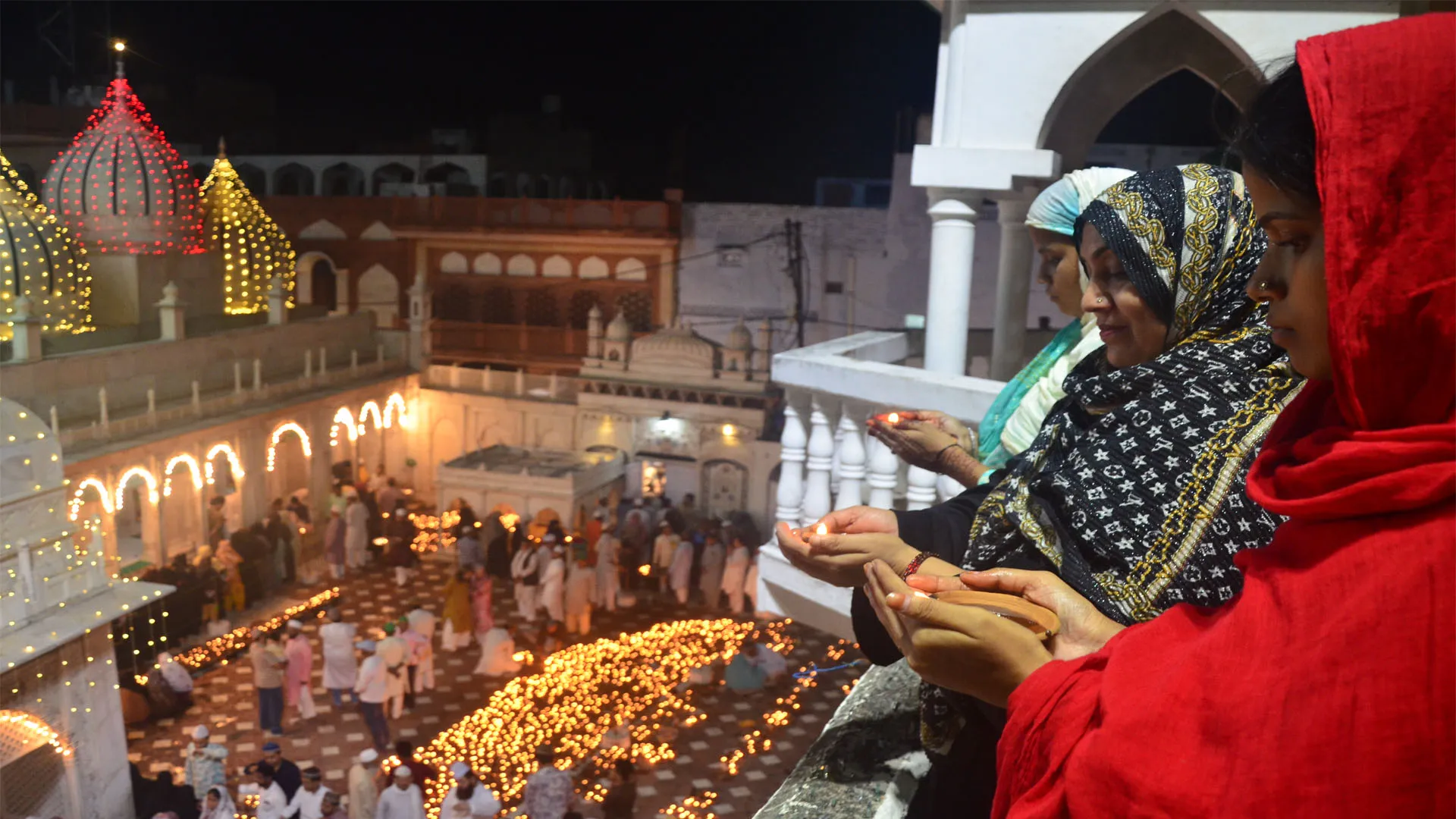 Bareilly : खानकाह-ए-नियाजिया में जश्ने चिरागा में दिखी गंगा जमुना तहजीब