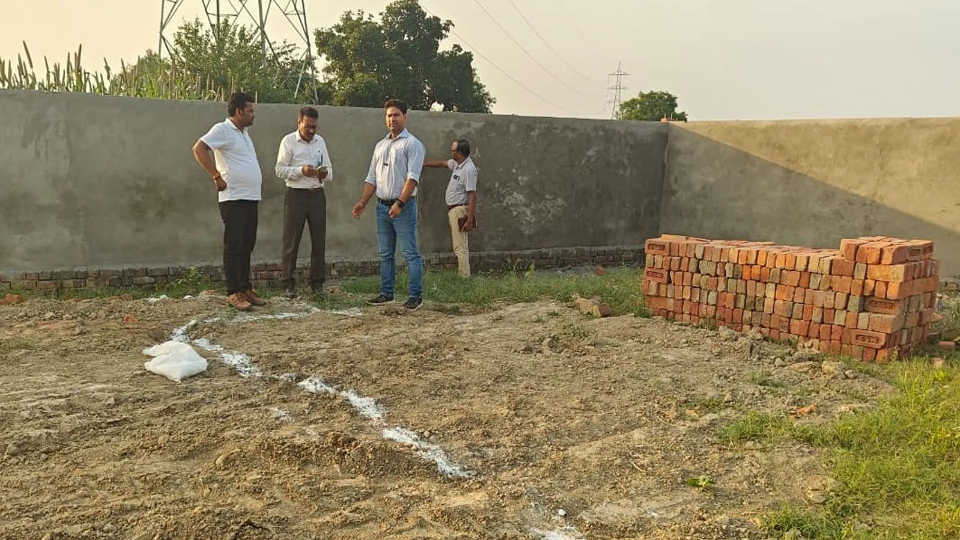 बदायूं : अंत्येष्टि स्थल निर्माण में प्रधान और सचिव ने किया घपला, हुआ जवाब तलब