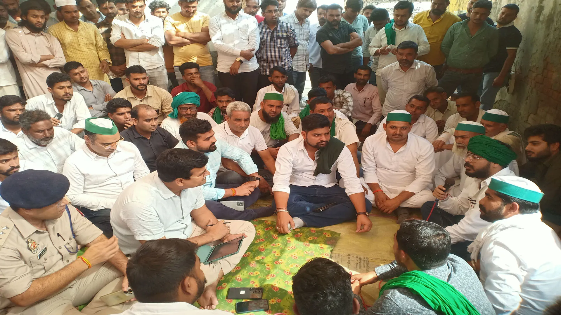 Moradabad : बिजली कर्मचारियों पर भ्रष्टाचार का आरोप लगाकर किसान यूनियन ने किया हंगामा