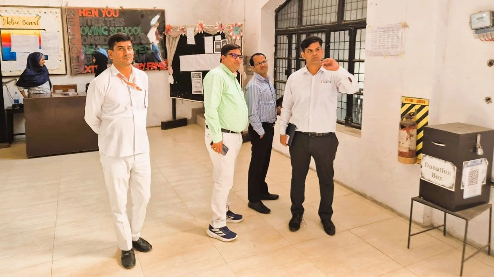 Moradabad : वर्जिनिटी सर्टिफिकेट मामला...मदरसे पहुंची प्रशासनिक टीम, पांच संस्थाओं के दस्तावेज जब्त