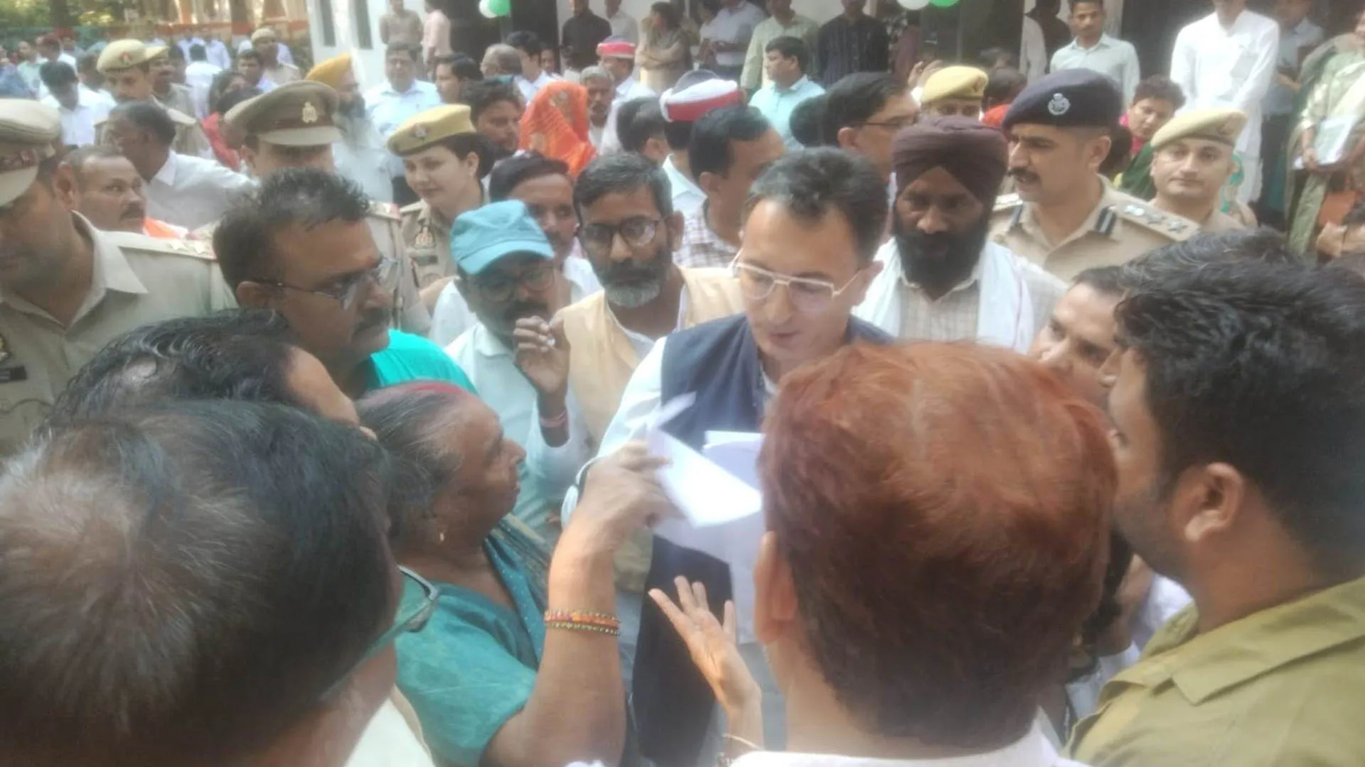 पीलीभीत: पुराने प्रकरणों पर एक्शन न होने पर जताई नाराजगी, केंद्रीय मंत्री से की एक और शिकायत 