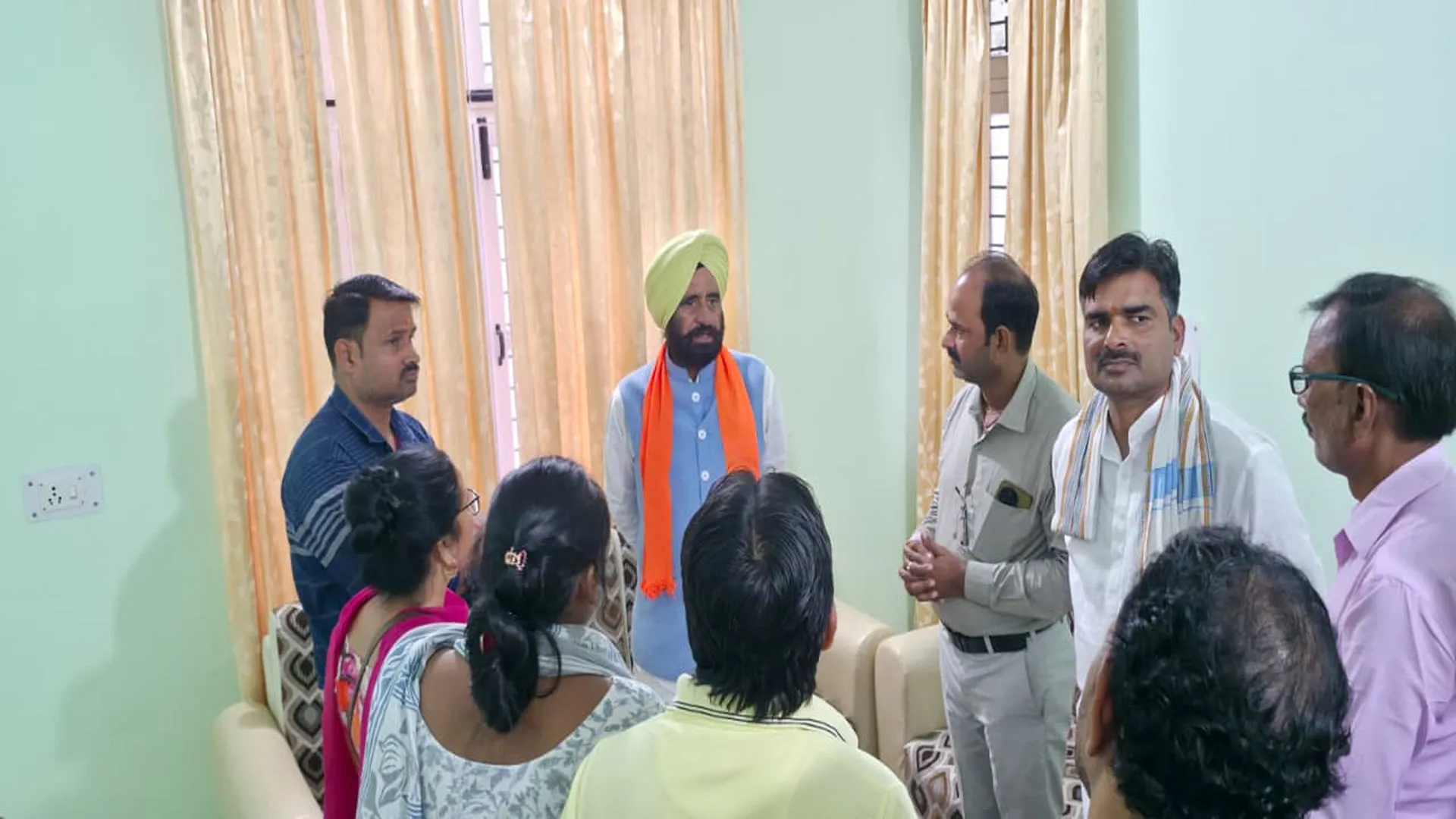 पीलीभीत: प्रभारी मंत्री के दरबार में दरोगा से परेशान भाजपा नेता बिफरे, ..बोले कोई सुनवाई नहीं !
