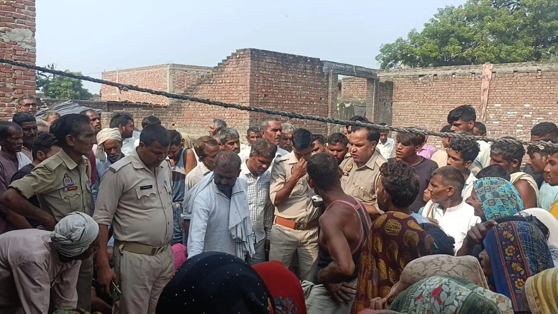 बदायूं : फसल की रखवाली कर रहे किसान की गोवंश के हमले से मौत