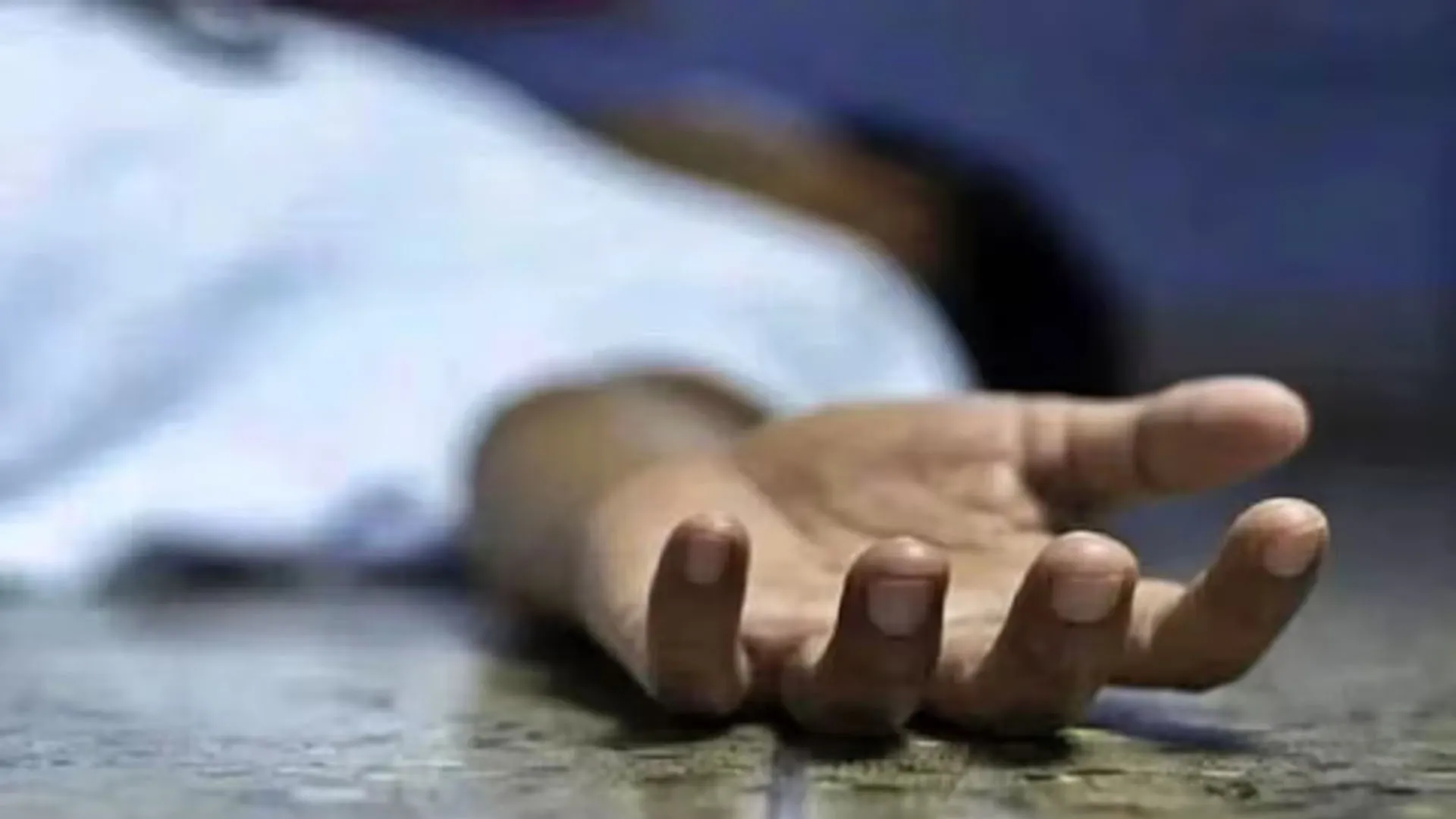 लखीमपुर खीरी : छत पर टहलने गए युवक की आंधी के झोंके से नीचे गिरकर मौत