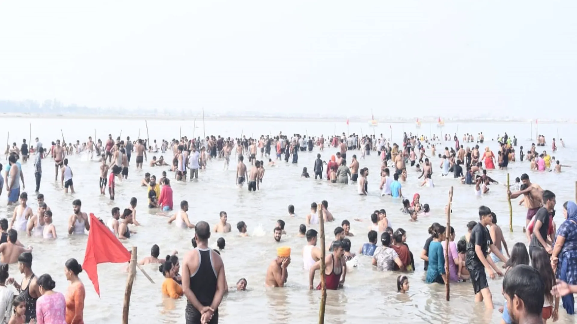 तिगरी गंगा मेला: उमड़ रहा श्रद्धालुओं का सैलाब...स्नान के लिए केवल सात घाट