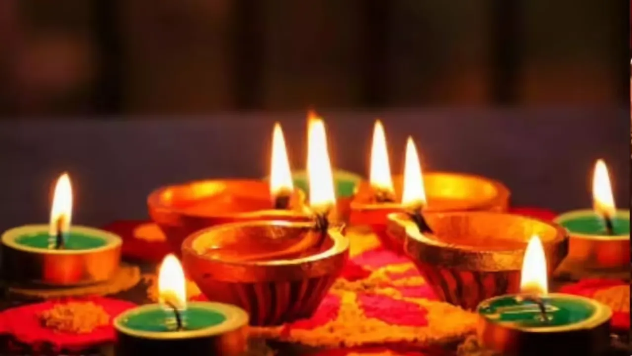 Festive Vibes: कैदियों के बनाये दियों से जगमगायेगा कौशांबी जिला कारागार, मनेगी शुभ दीपावली