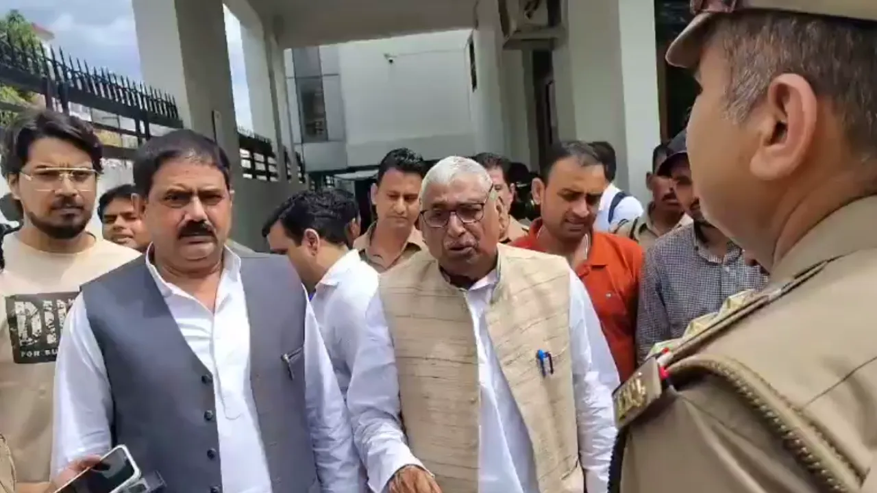 अपनी नाकामी छिपाने का प्रयास कर रहा प्रशासन, माता प्रसाद पांडेय का भाजपा को दो टूक 