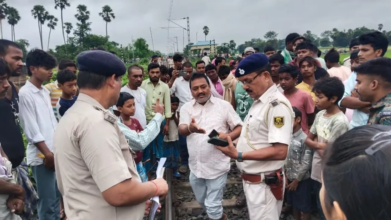 पूर्णिया: वंदे भारत एक्सप्रेस ट्रेन की चपेट में आने से तीन युवकों की मौत, दो घायल 