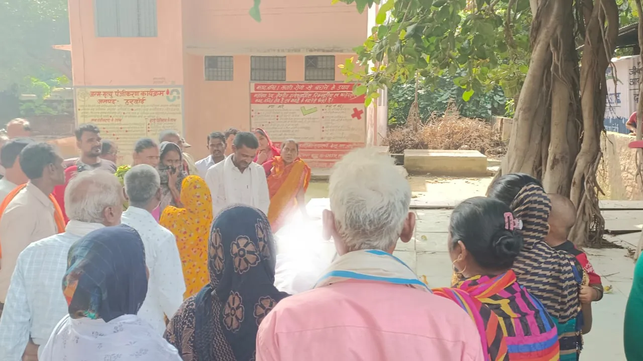 UP Road Accident News: पिकअप और बाइक में भीषण टक्कर, बहन की मौत, भाई की हालत नाजुक 