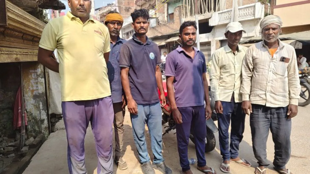 Amethi News: तीन मंजिल से गिरकर युवक गंभीर रूप से घायल, इलाज के दौरान मौत, थाने लेकर परिजन पहुंचे शव