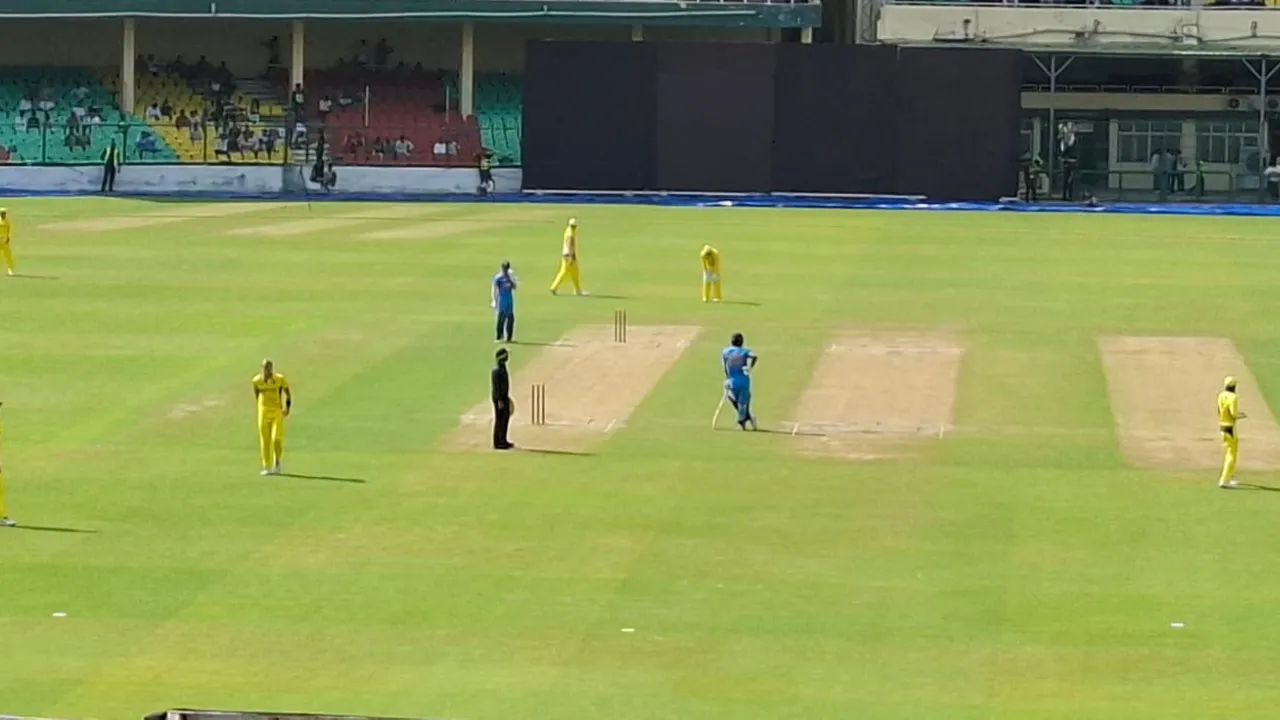 India A vs Australia A: भारत ए की खराब शुरुआत, अभिषेक शर्मा और श्रेयश अय्यर पवेलियन लौटे, 17 रन पर खोए तीन विकेट