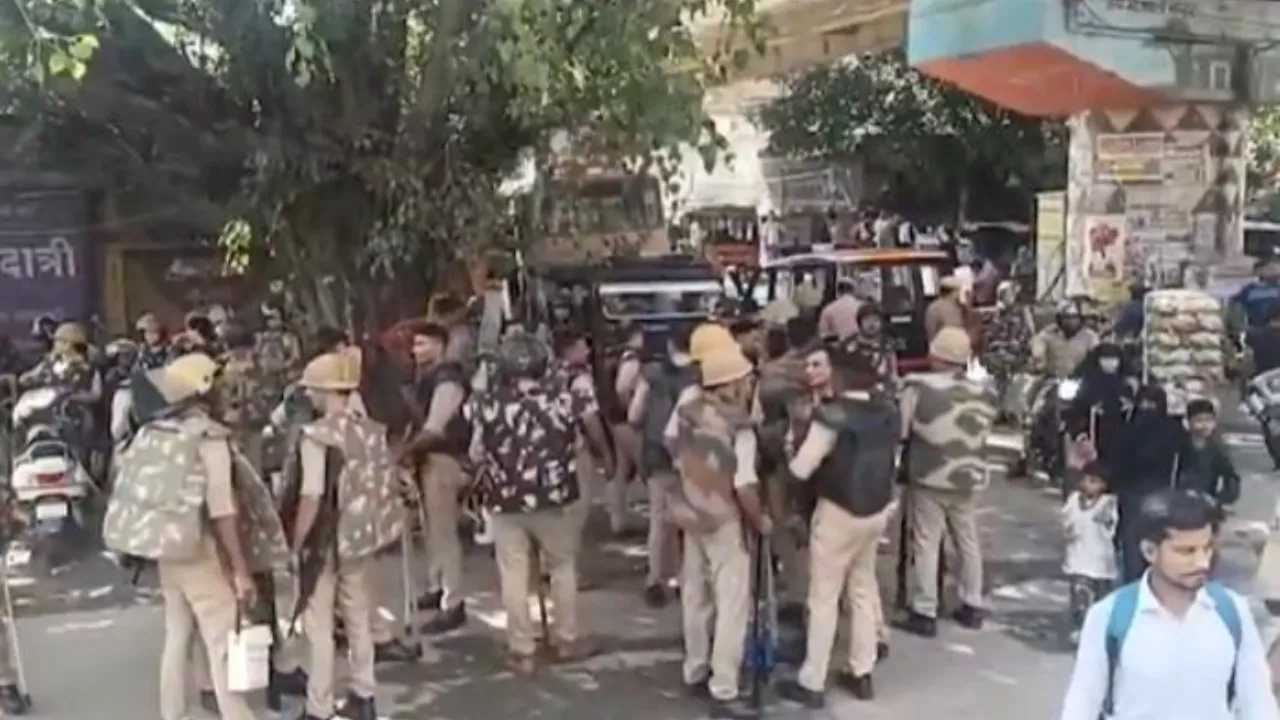 बरेली में पुलिस-फोर्स के कड़े पहरे में नमाज अदा करके शांति से घरों को लौटे नमाजी 