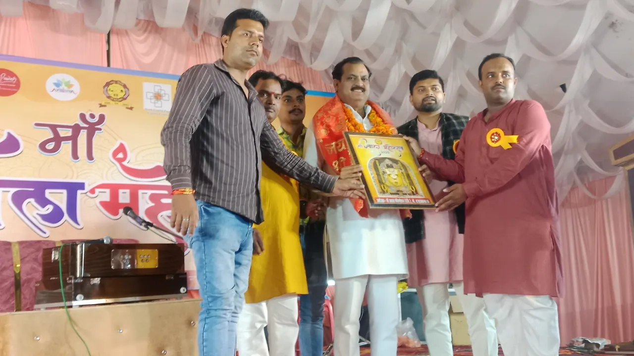 Ayodhya News: मां ज्वाला रत्न से सम्मानित पांच विभूतियां, Maa Jwala Mahotsav में भक्ति और संस्कृति का दिखा अनोखा संगम