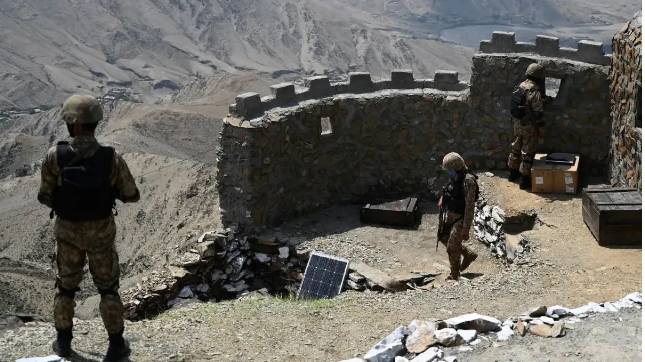 अफगानिस्तान ने पाकिस्तान पर बरपाया कहर! रातभर चले अभियान में 58 पाकिस्तानी सैनिक ढेर, 25 चौकियों पर कब्जा