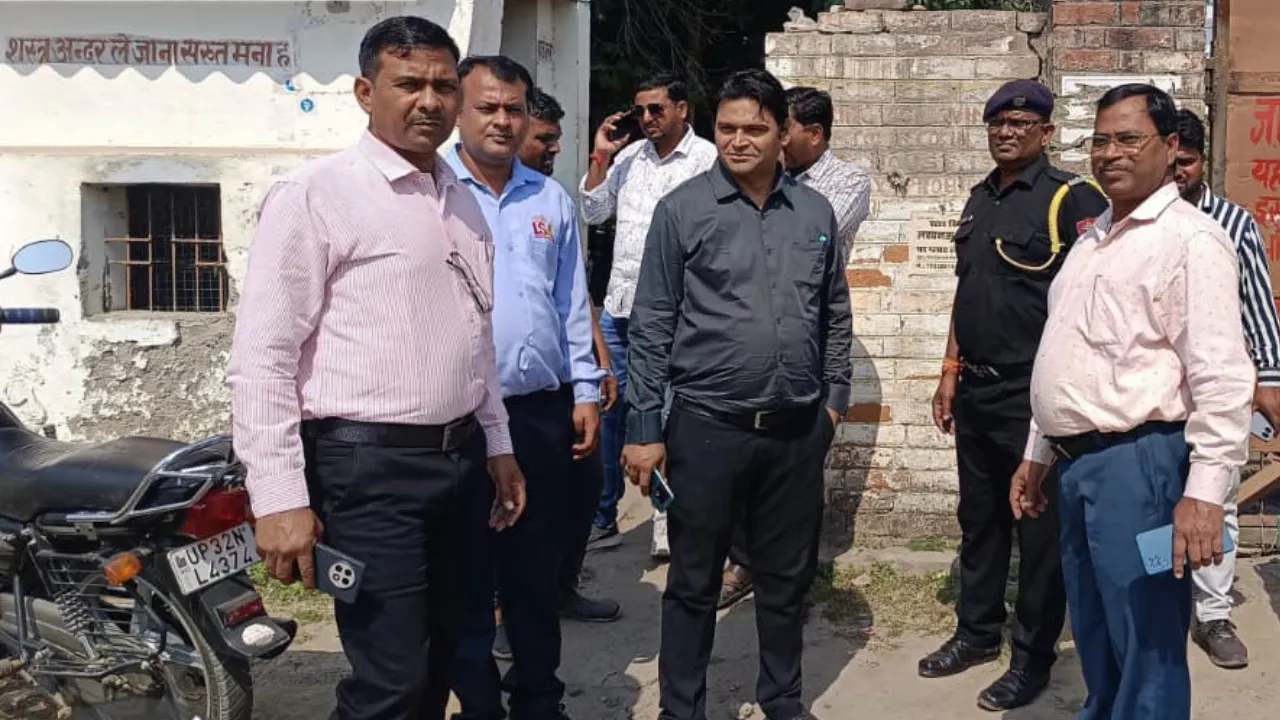 नगर निगम ने बीबीडी क्षेत्र में वेयर हाउस पर की बड़ी कार्रवाई, थर्माकोल और कूड़ा जलाने पर लगाया 50 हजार जुर्माना