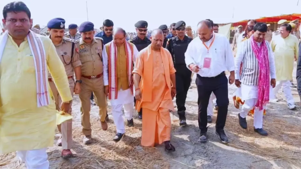 मिनी कुंभ के रूप में सजेगा गढ़मुक्तेश्वर मेला, CM योगी ने लिया गढ़मुक्तेश्वर और तिगरी मेले की तैयारियों का जायजा