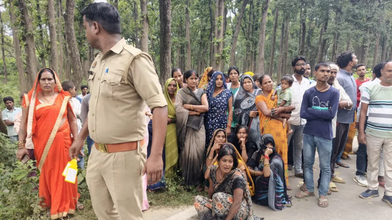 Balrampur News: अमघटी जंगल में नग्न अवस्था में युवक की लाश मिलने से सनसनी, हत्या की आशंका 