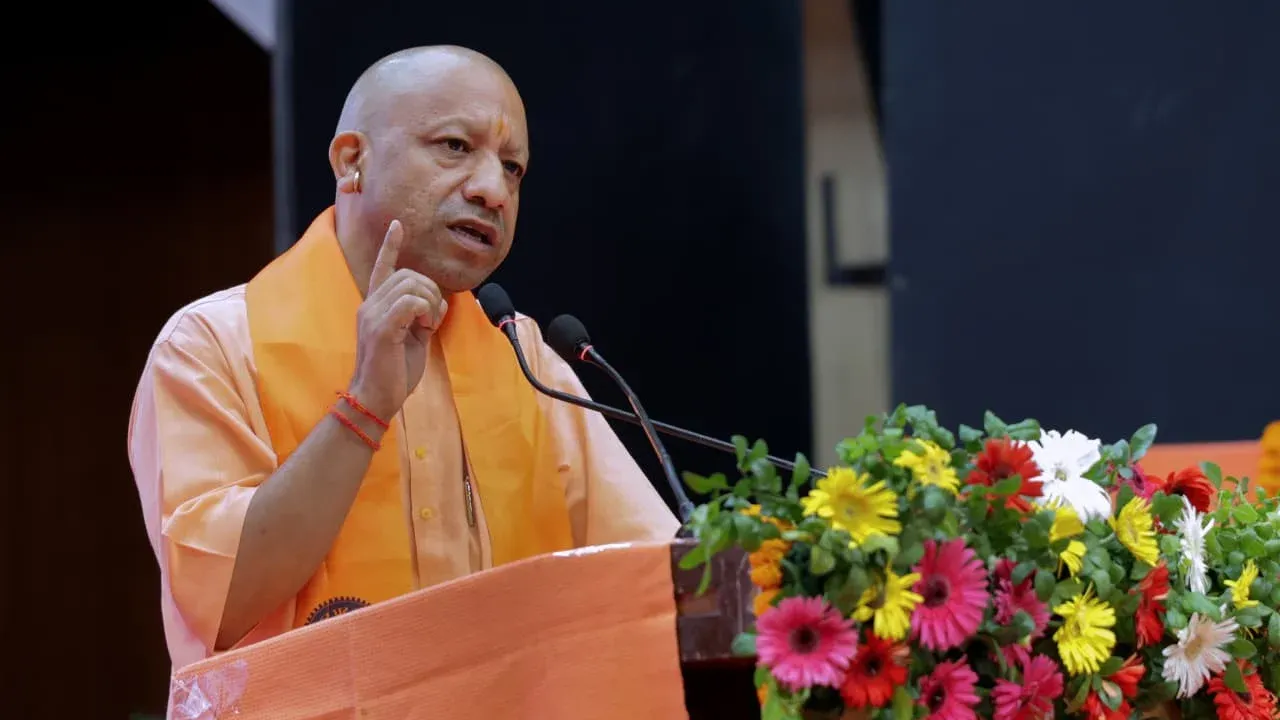 बिहार विधानसभा चुनाव के दौरान 'विकास नहीं, बुर्का चाहिए', सीएम योगी ने कांग्रेस और आरजेडी पर साधा निशाना