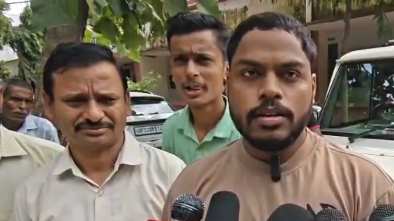 अमेठीः दुर्गा पूजा के दौरान लाउडस्पीकर विवाद गरमाया, हिंदू संगठनों और बीजेपी कार्यकर्ताओं ने सौंपा ज्ञापन