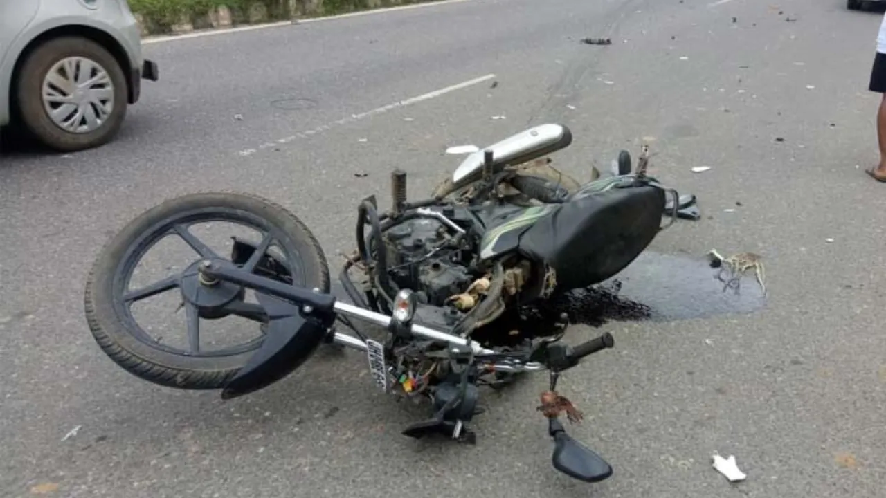 UP NEWS: आजमगढ़ में तेज रफ्तार का कहर, कार और मोटरसाइकिल की टक्कर से दो युवकों की मौत 