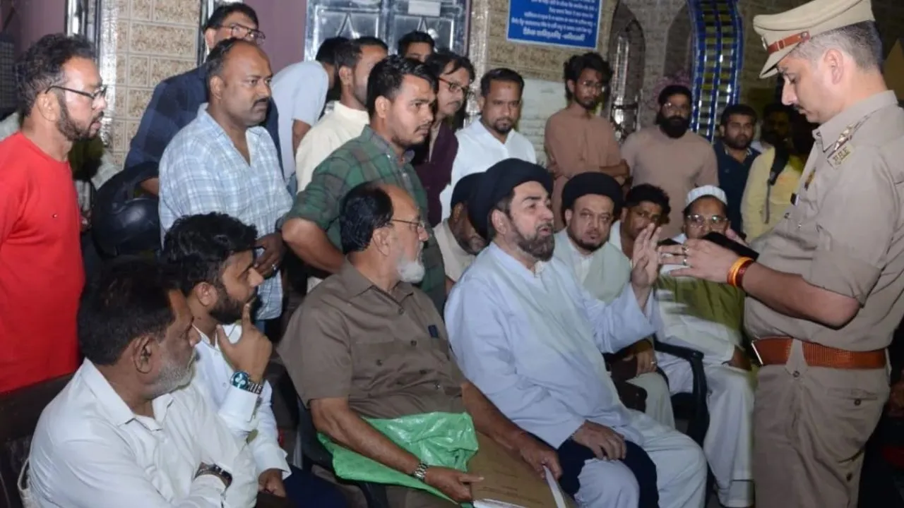 UP News: मौलाना कल्बे जव्वाद और उनके साथियों पर हमला, कई लोगों के खिलाफ नामजद तहरीर, जांच में जुटी पुलिस