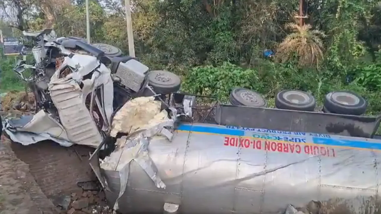 बिजनौर: कार्बन डाइऑक्साइड से भरा टैंकर पलटा, चालक-हेल्पर की दर्दनाक मौत, पुलिस ने शव पोस्टमॉर्टम के लिए भेजे