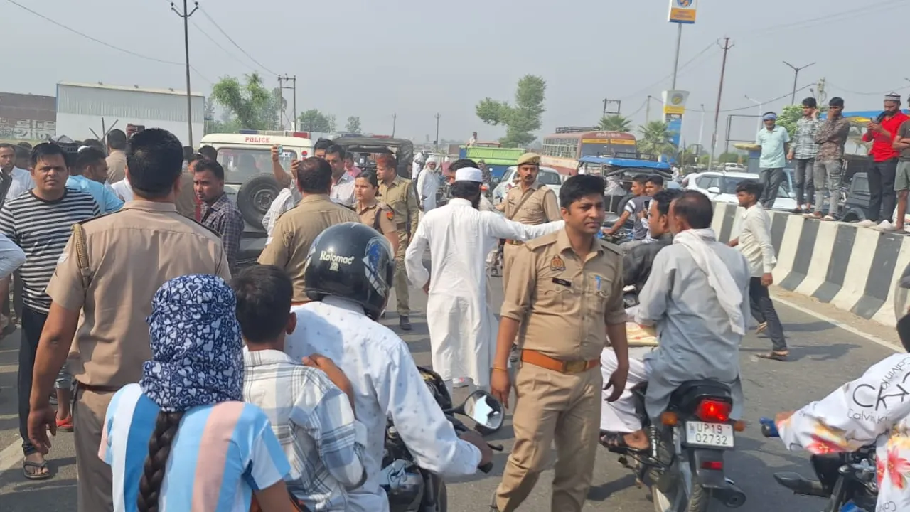 UP News: शामली में ट्रक ने मोटरसाइकिल को मारी टक्कर, महिला की मौत, पति गंभीर रूप से घायल 