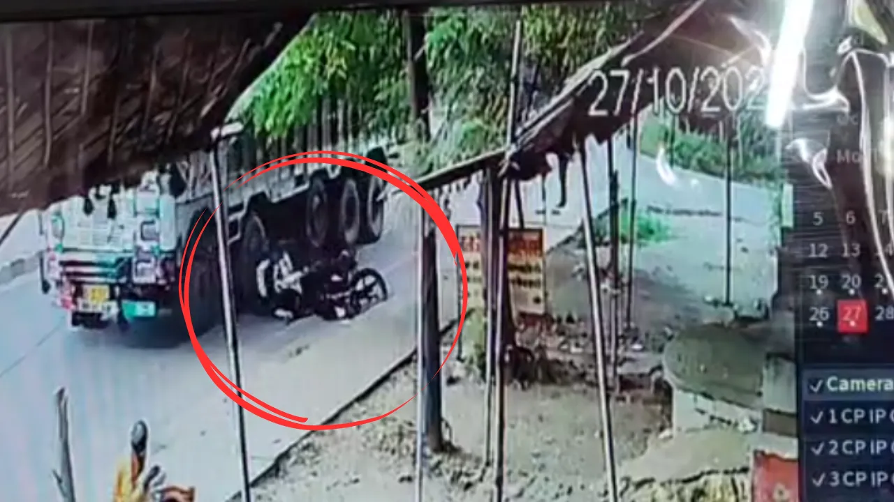 Barabanki News: तेज रफ्तार ट्रक की चपेट में आए गोंडा कोर्ट के जूनियर असिस्टेंट, एक की मौत दूसरा घायल
