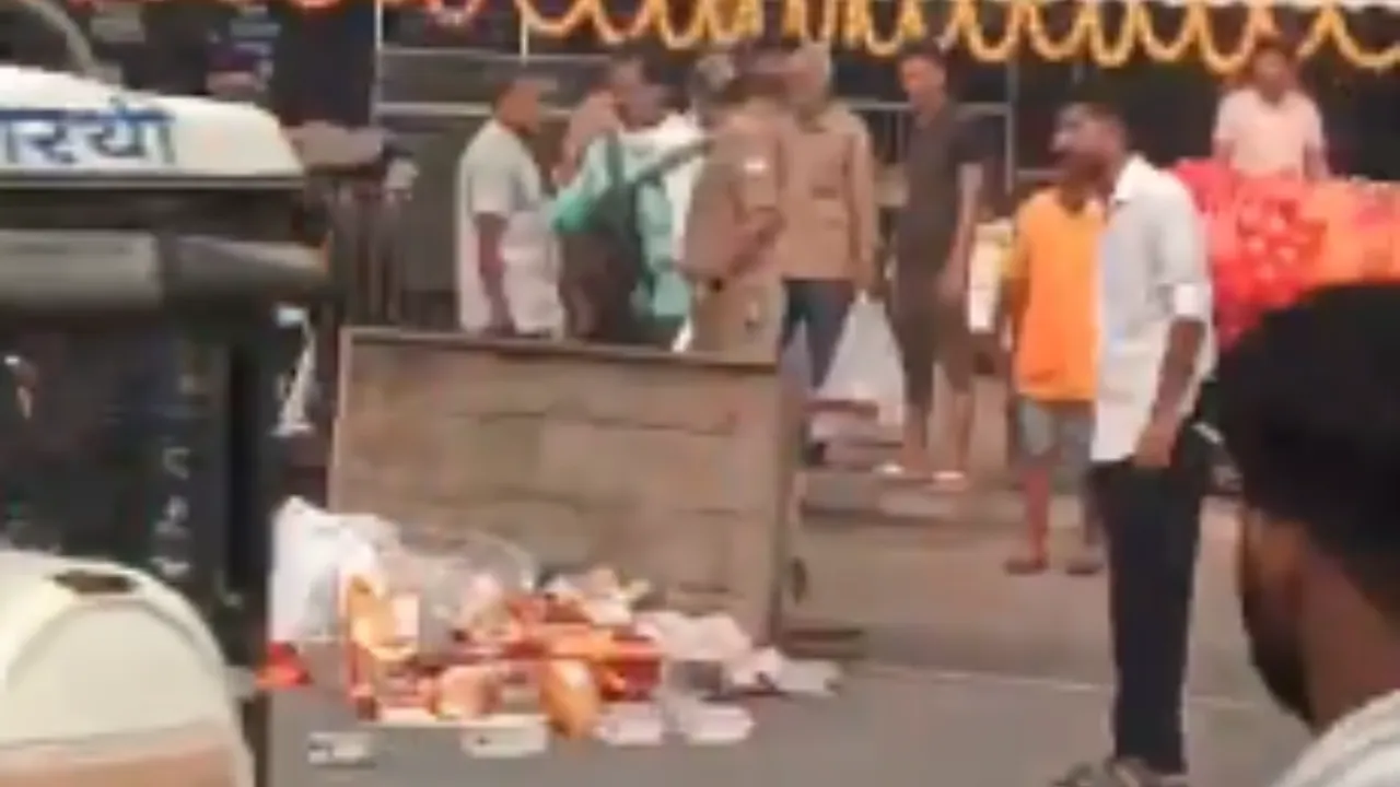 Ayodhya News: स्ट्रीट वेंडर को सिपाही ने लाठी से पीटा, फिर पलटा ठेला... इटावा जनपद में तैनात है आरोपी