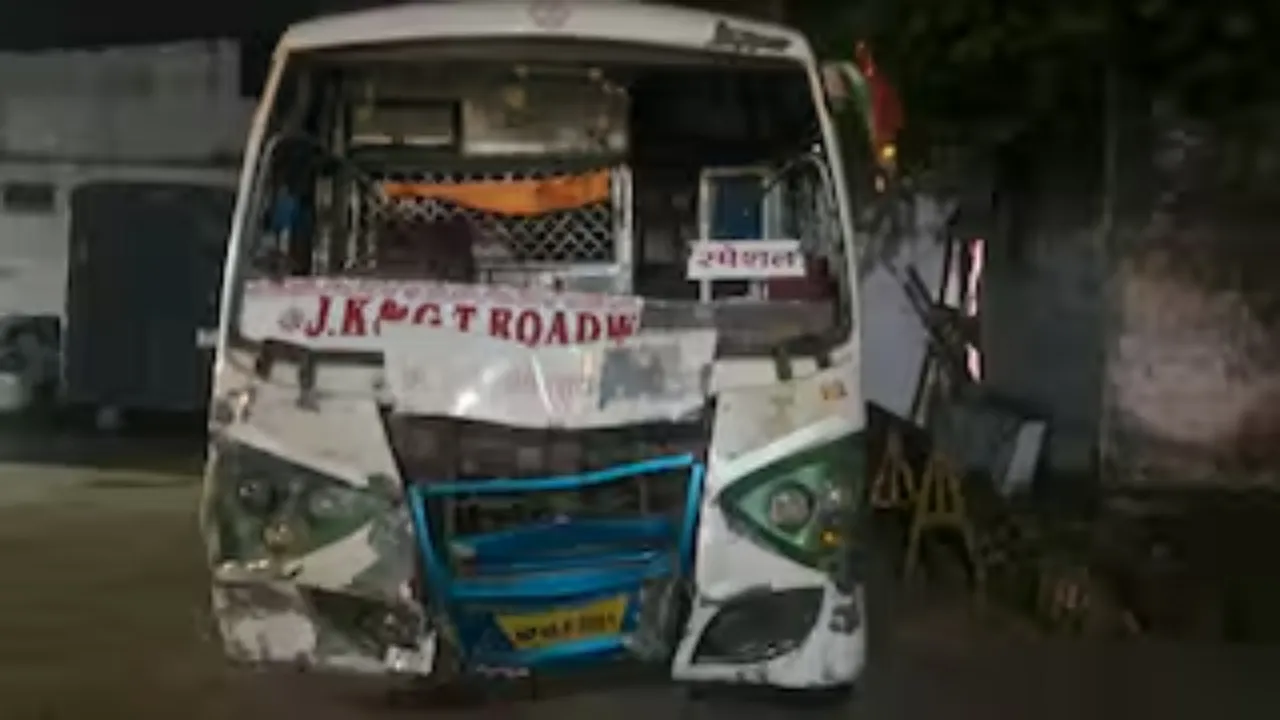 जबलपुर के दुर्गा पंडाल में देर रात घुसी तेज रफ्तार बस, पुलिसकर्मियों समेत 20 घायल, कई की हालत गंभीर