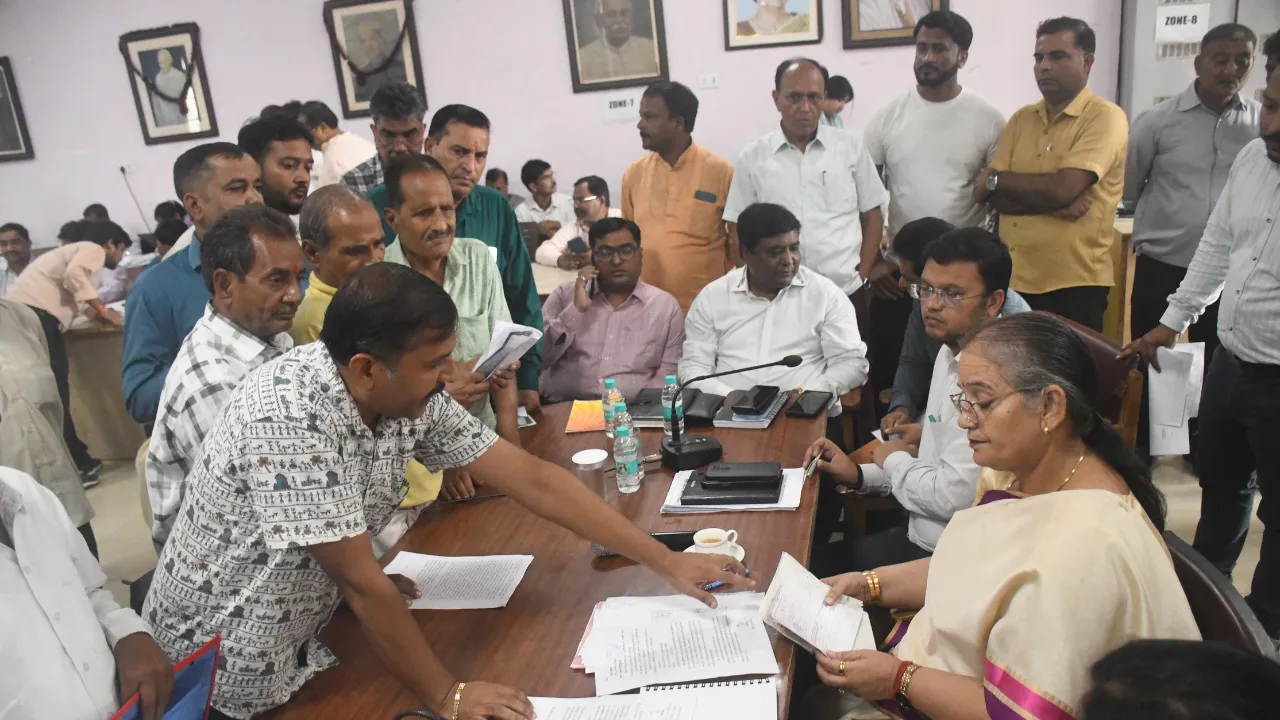 गलत गणना कर 10 हजार का गृहकर हुआ 30 हजार... नगर निगम के समाधान दिवस में महापौर ने की सुनवाई