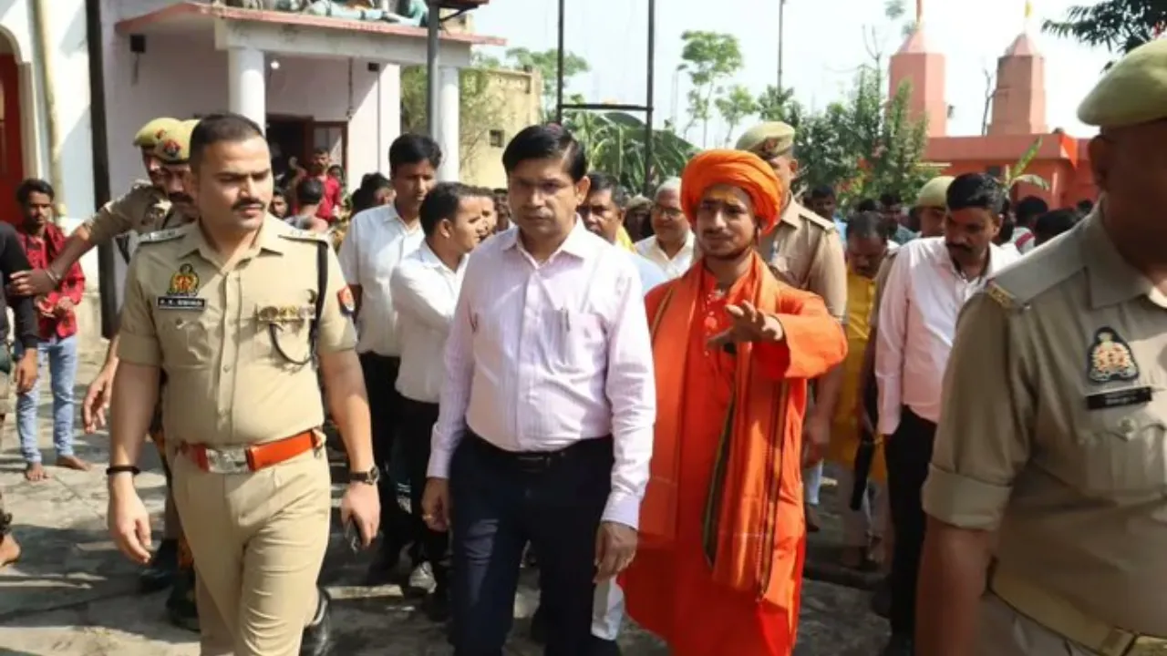 46 साल बाद संभल में फिर शुरू हुई 24 कोसी परिक्रमा, श्रीवंशगोपाल मंदिर से पहुंचे लाखों श्रद्धालु