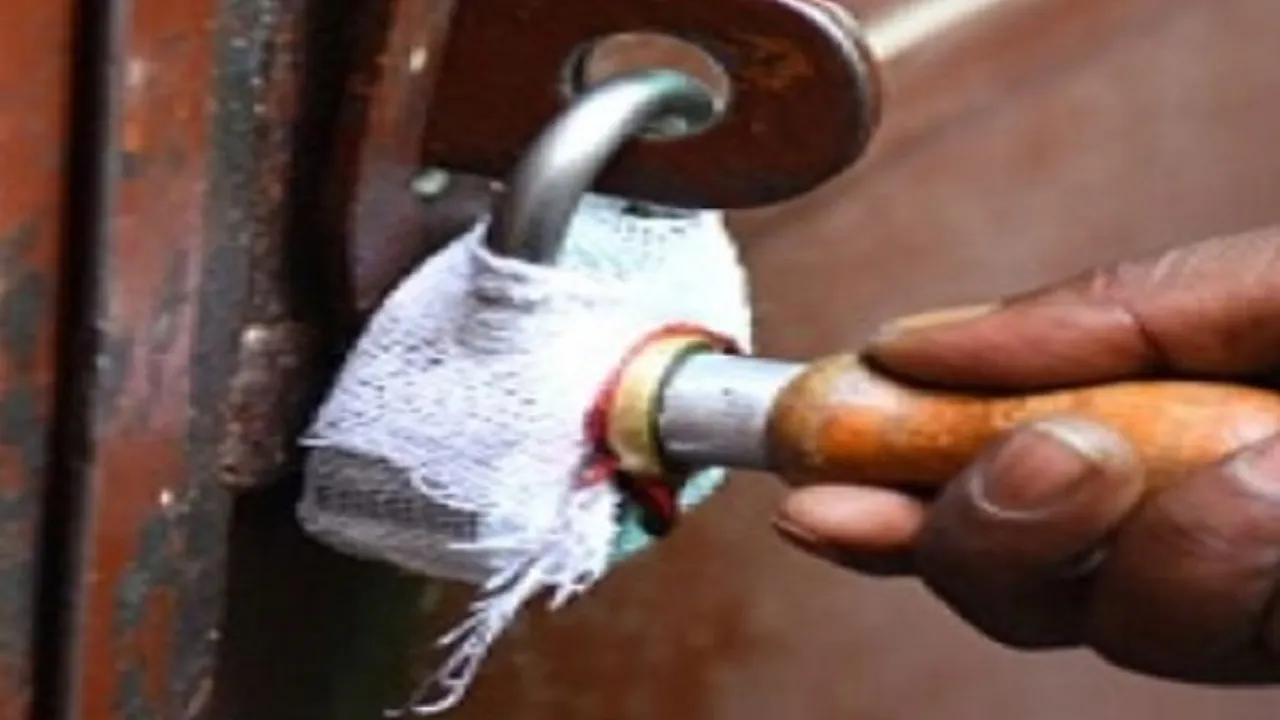 आयुर्वेदिक लाइसेंस पर एलोपैथिक उपचार, किशोर की मृत्यु के बाद अस्पताल पर ताला